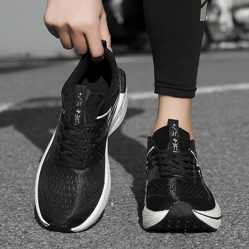 أحذية نسائية، أحذية رياضية كاج - مراجعة Running Gear For Women وسعره