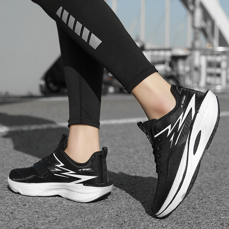 أحذية نسائية، أحذية رياضية كاج - مراجعة Running Gear For Women وسعره