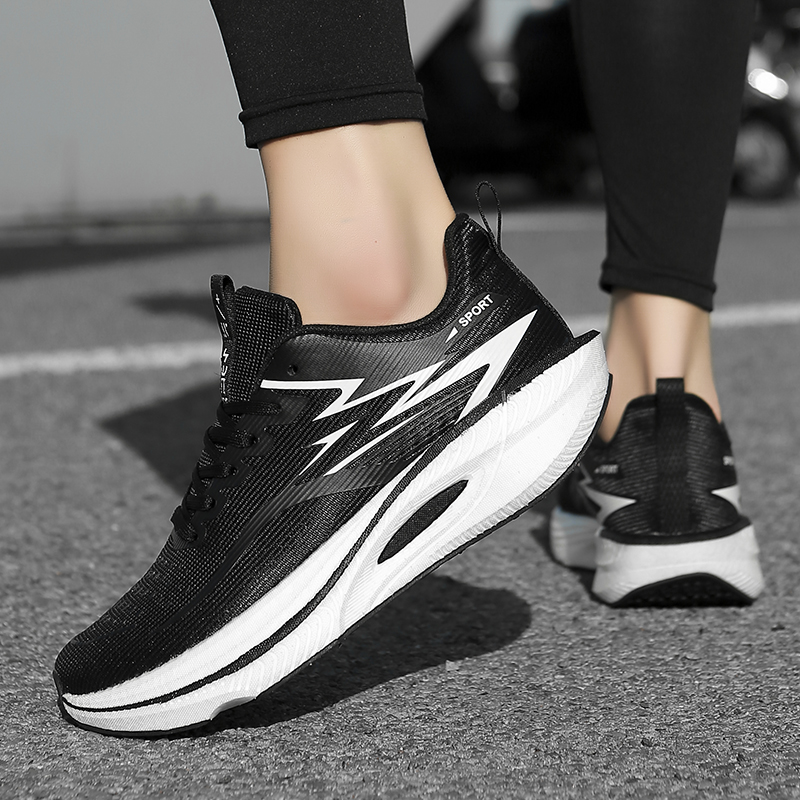 أحذية نسائية، أحذية رياضية كاج - مراجعة Running Gear For Women وسعره
