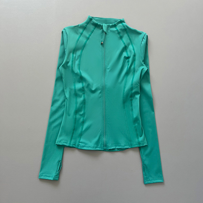 جاكيت رياضي نسائي بأكمام طويلة - مراجعة Running Gear وسعره